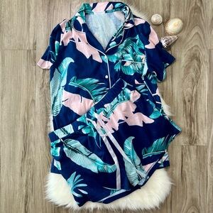 Ekouaer tropical leaf print pajama set, shorts and short sleeve, size large